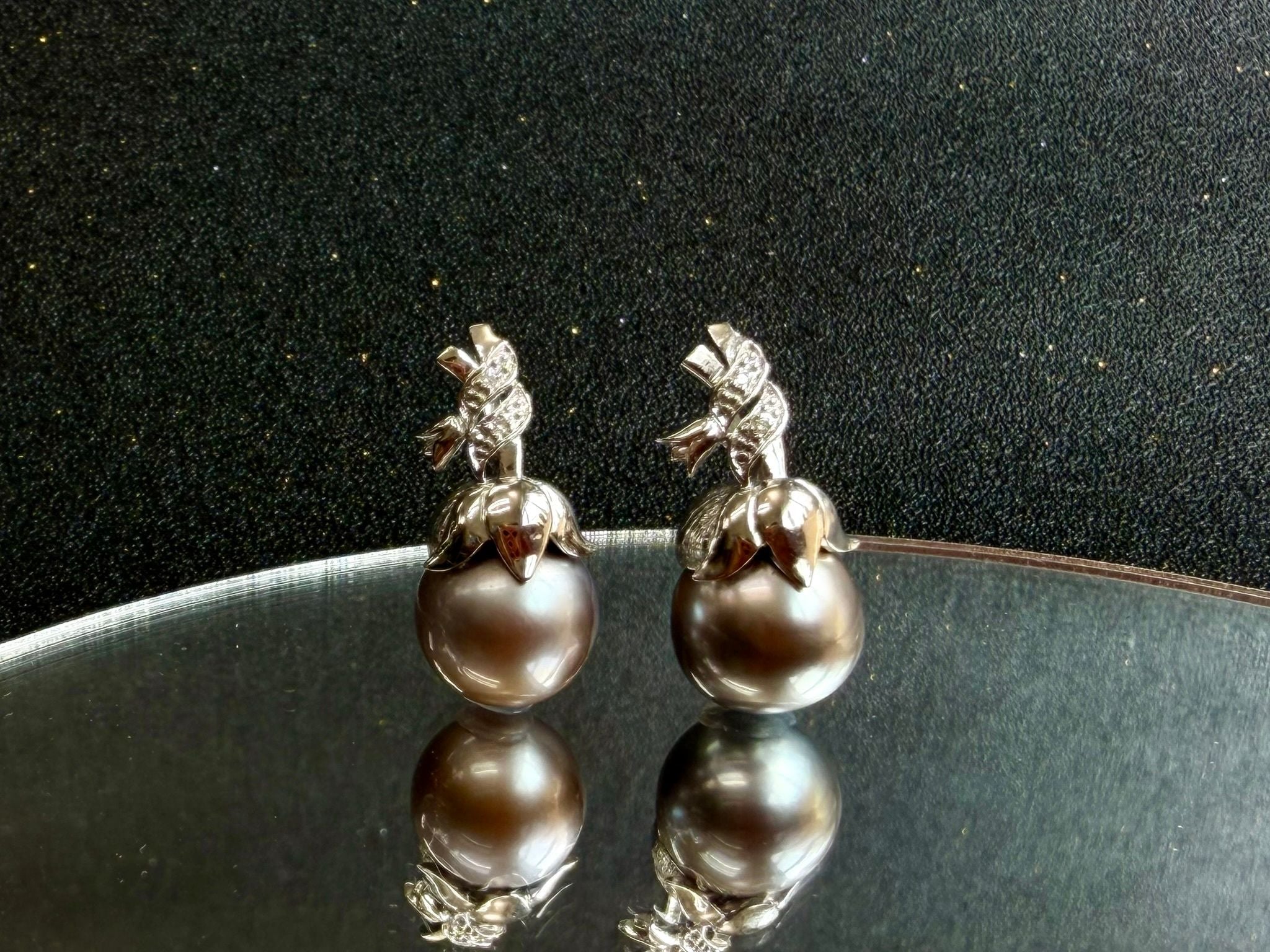 Flower-Shaped Tahitian Black Pearl Pendant