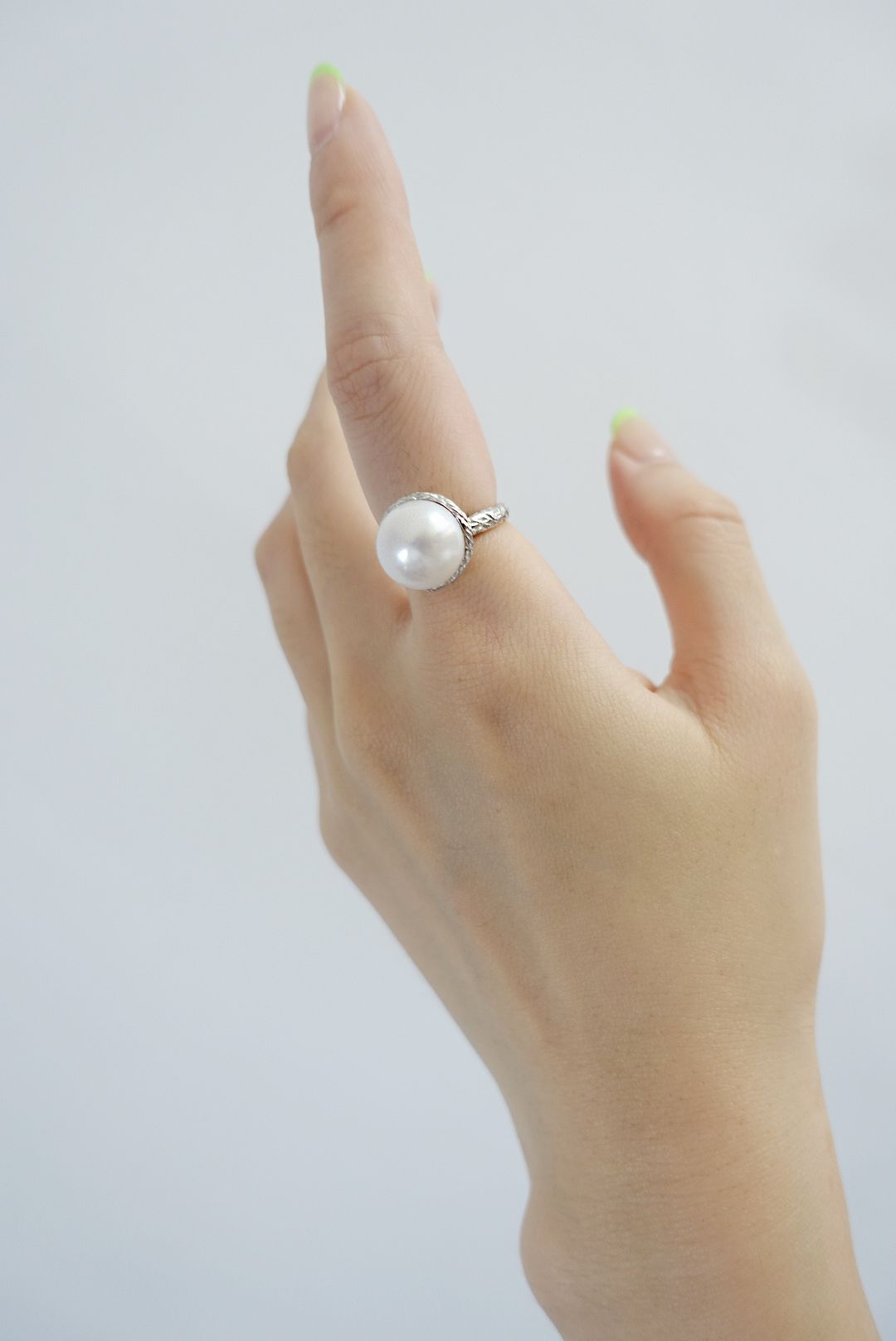 織愛系列：12mm 白色 Button Shape 淡水珍珠 925 純銀鍍金開口戒指
