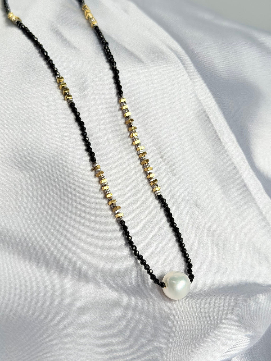 『壹』Natural Black Spinel with 10mm Pearl and 925 Silver Slice Necklace with Silver Clasp
