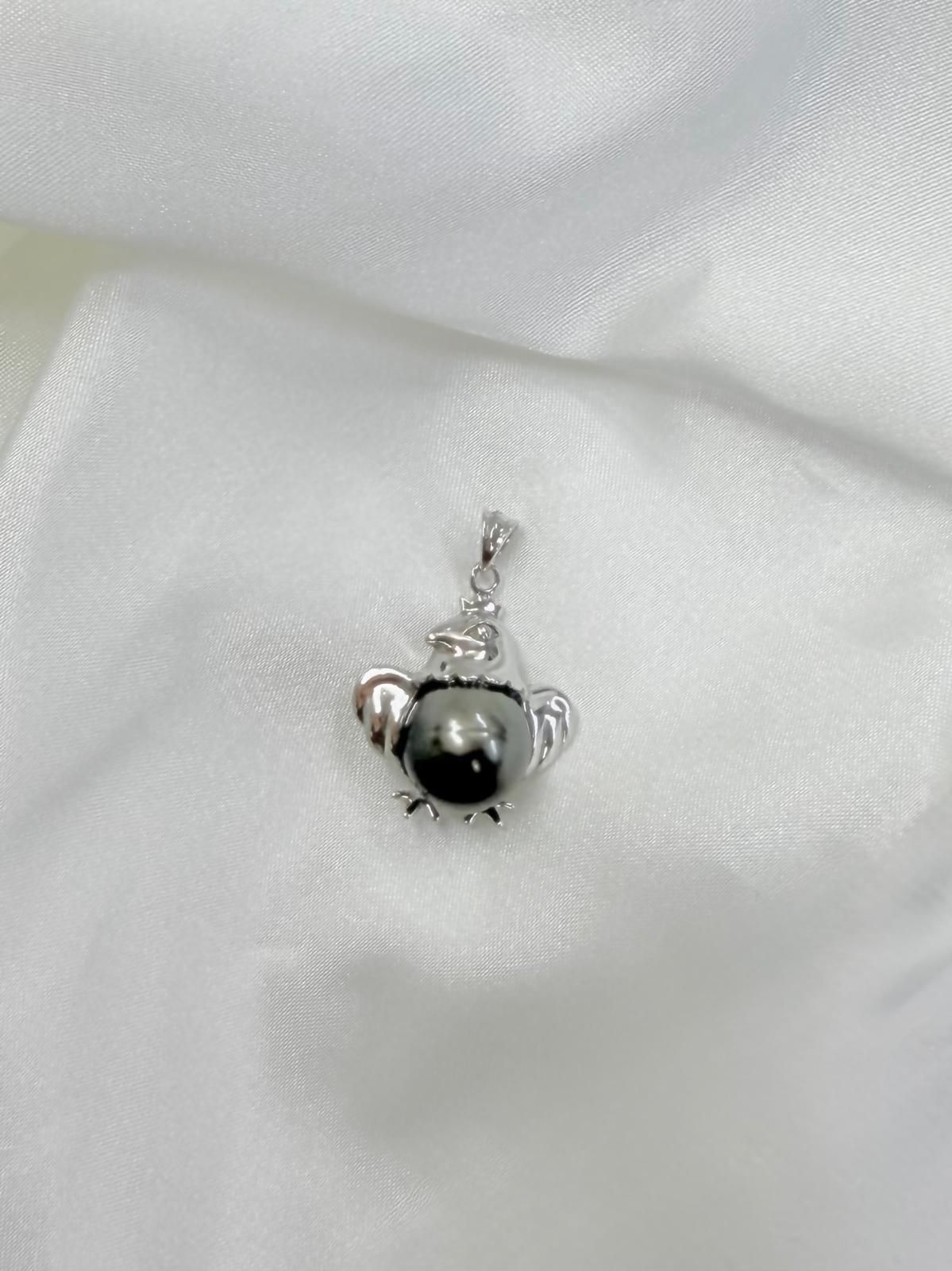 【Playful Chic】Proud Rooster: 11mm Tahitian Black Pearl Unisex Pendant (925 Silver Gold Plated)