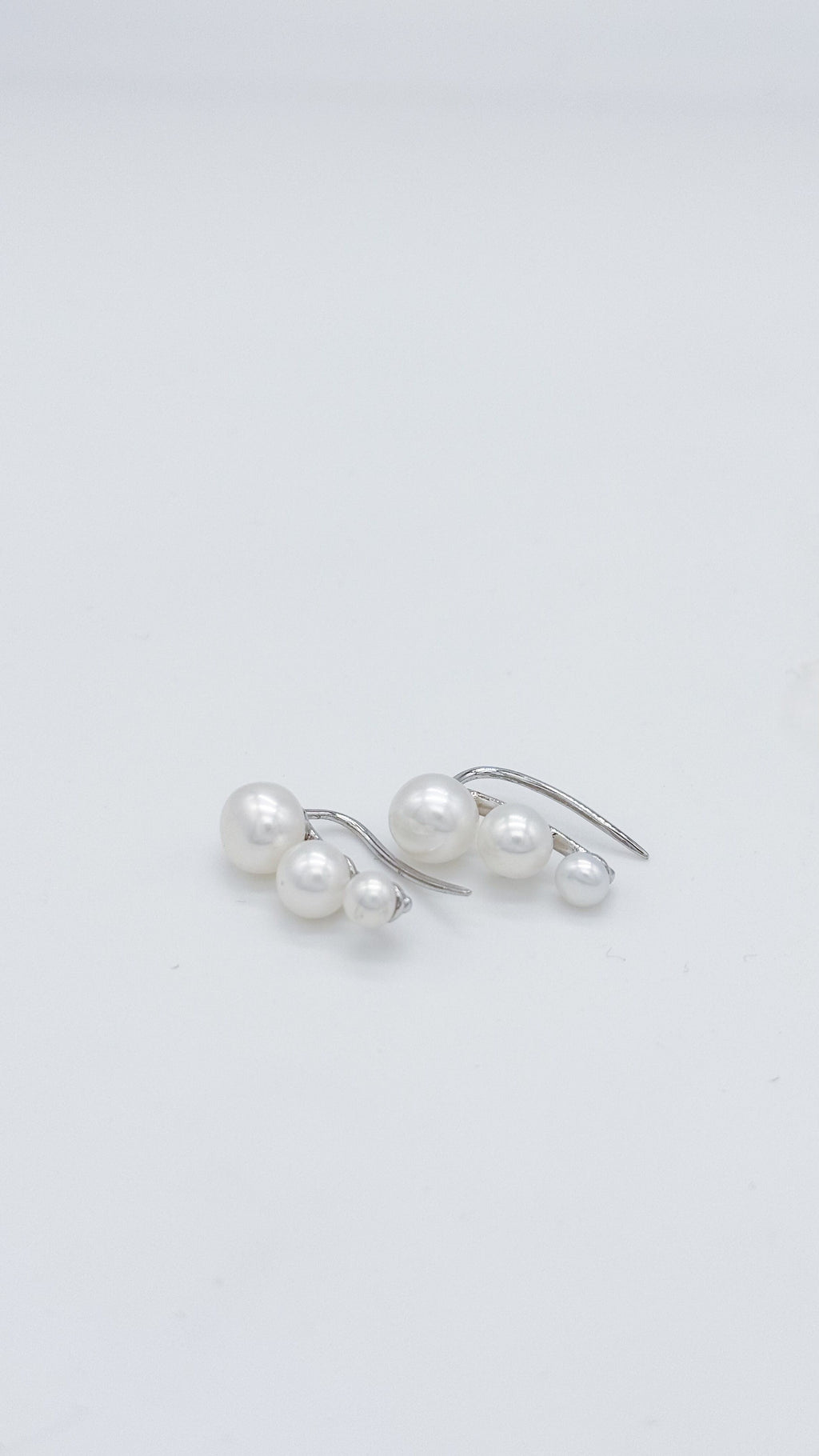 Three-pearl multiple earrings