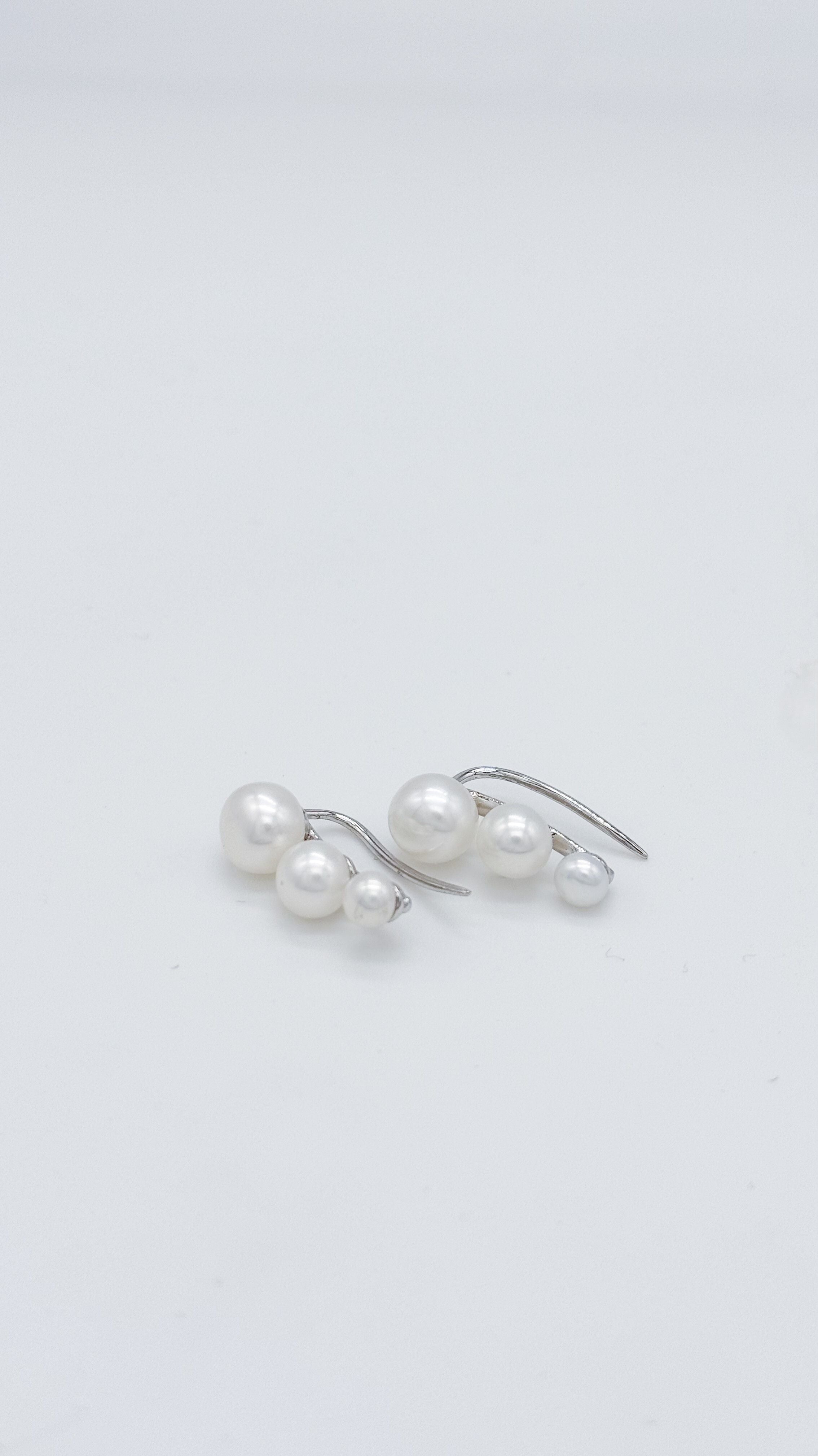 Three-pearl multiple earrings