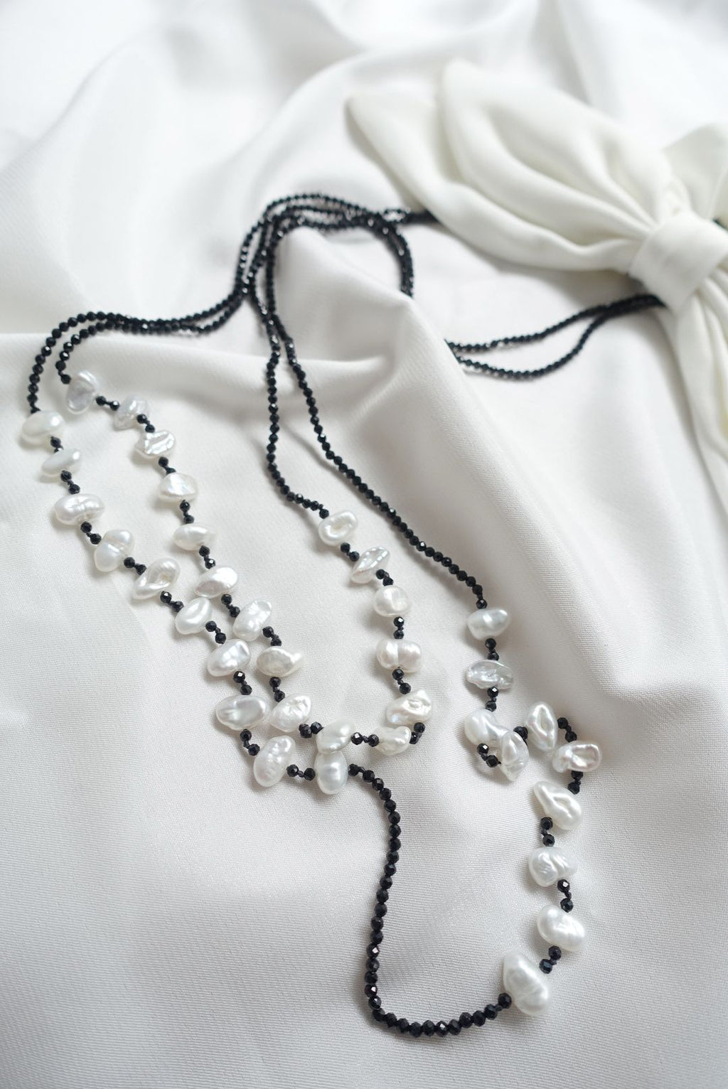 Black and White Rhythmic Long Necklace