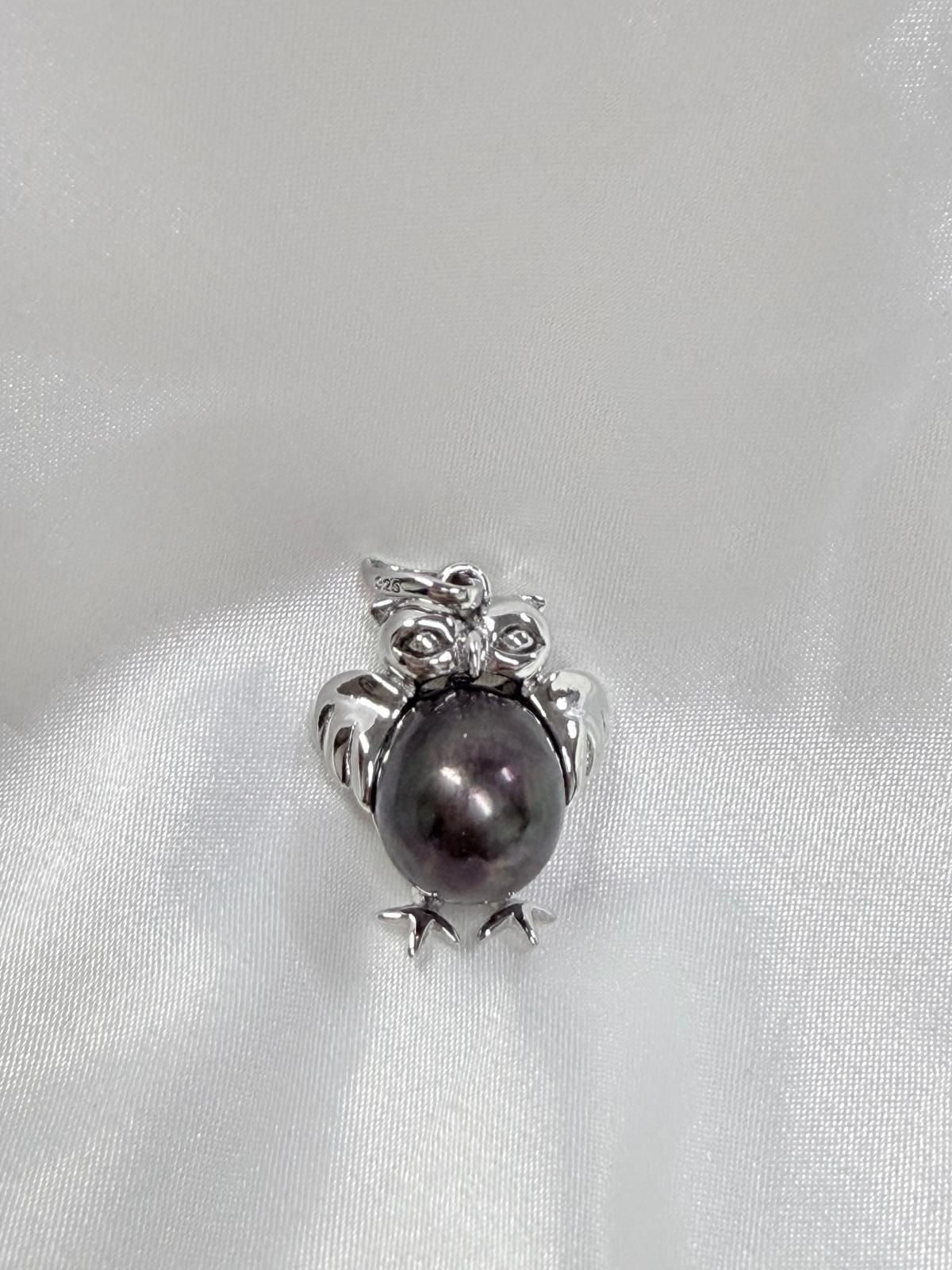 Night Owl Wisdom: 11mm Tahitian Black Pearl Unisex Owl Pendant (925 Silver Gold Plated)