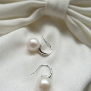 2 hook style pearl dangle earrings