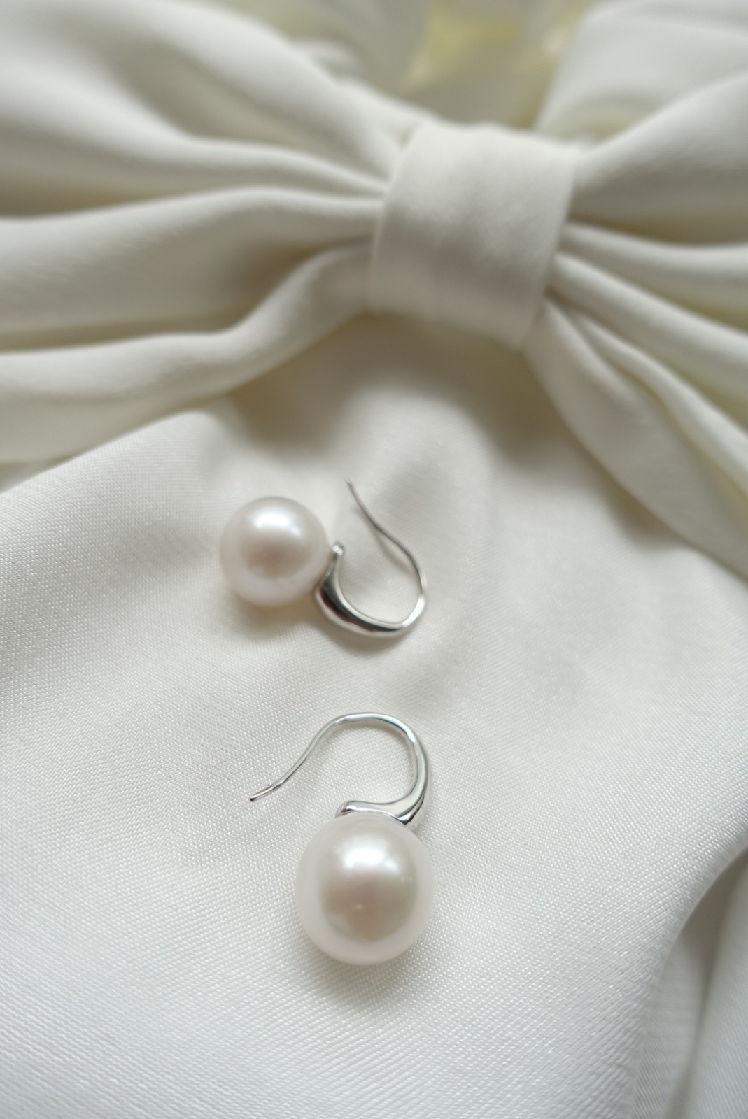 P005E033(J) (3) 2 hook style pearl dangle earrings