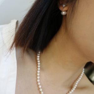 Stunning Round White Freshwater Pearl Necklace