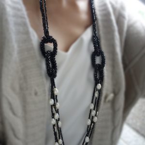 Bold Endless Freshwater Pearl and Black Spinel Links Lariat Necklace